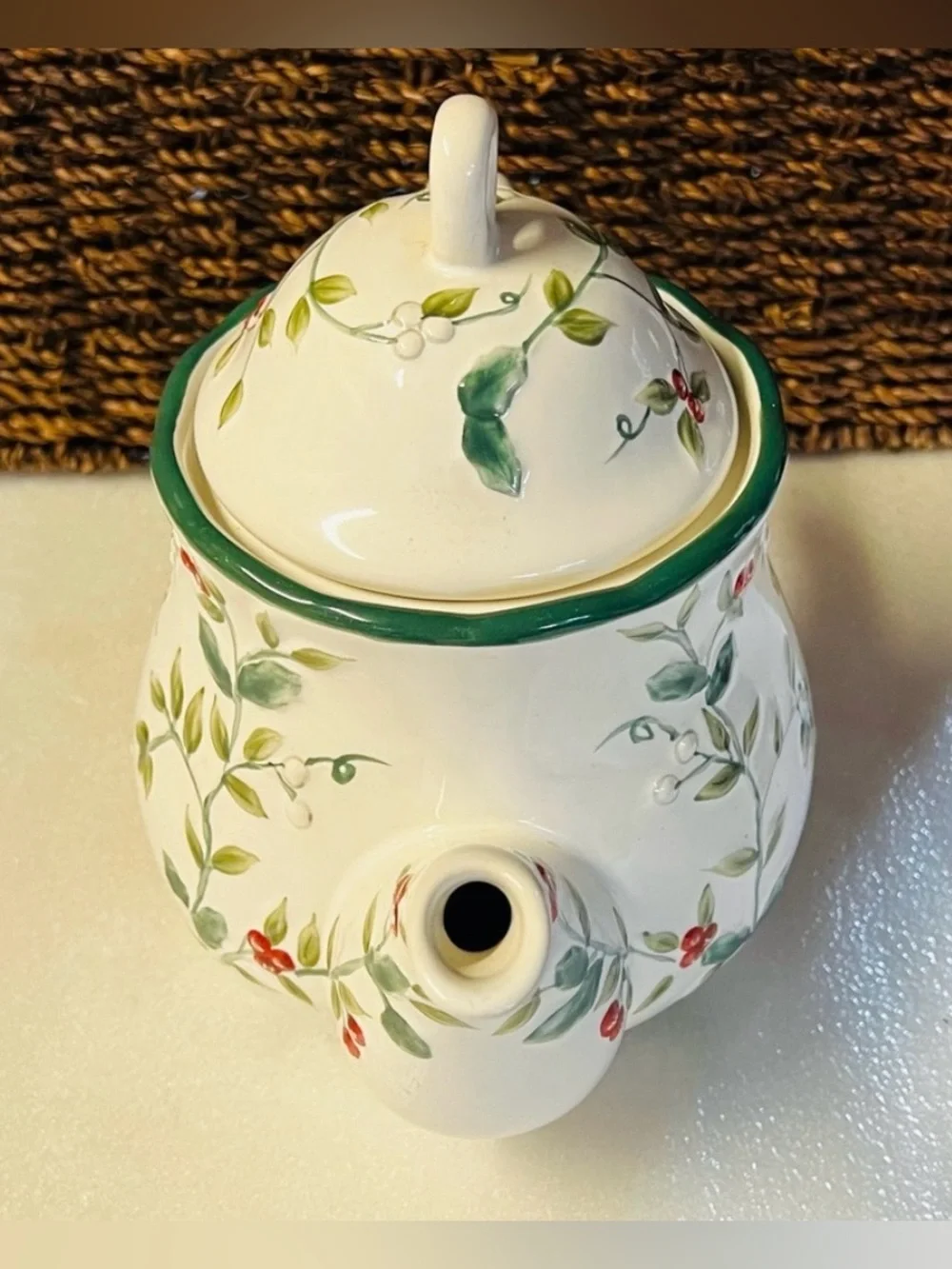Pfaltzgraff Winterberry Stoneware Teapot Christmas Tea